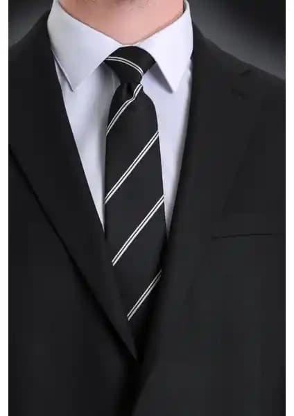 Hatemoğlu Siyah Çizgili Kravat: Şıklık ve Kalitenin Modern Birleşimi