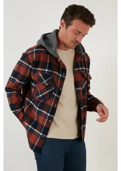 İki Erkek Oduncu Gömleğinin Karşılaştırması: Kumaş, Tasarım ve Kullanım Özellikleri