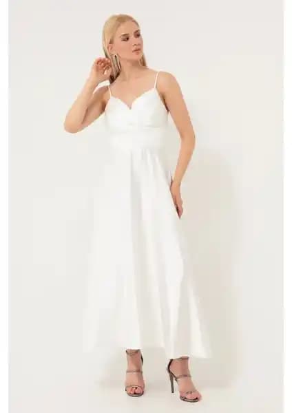 Lafaba Kadın Abiye Elbiseler Karşılaştırması: Beyaz ve Siyah Modellerin Özellikleri ve Kullanıcı Yorumları