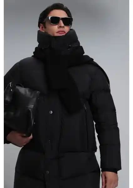 Lufian Victor Kaz Tüyü ve Ixir Nakış Armalı Erkek Montlarının Karşılaştırmalı Analizi