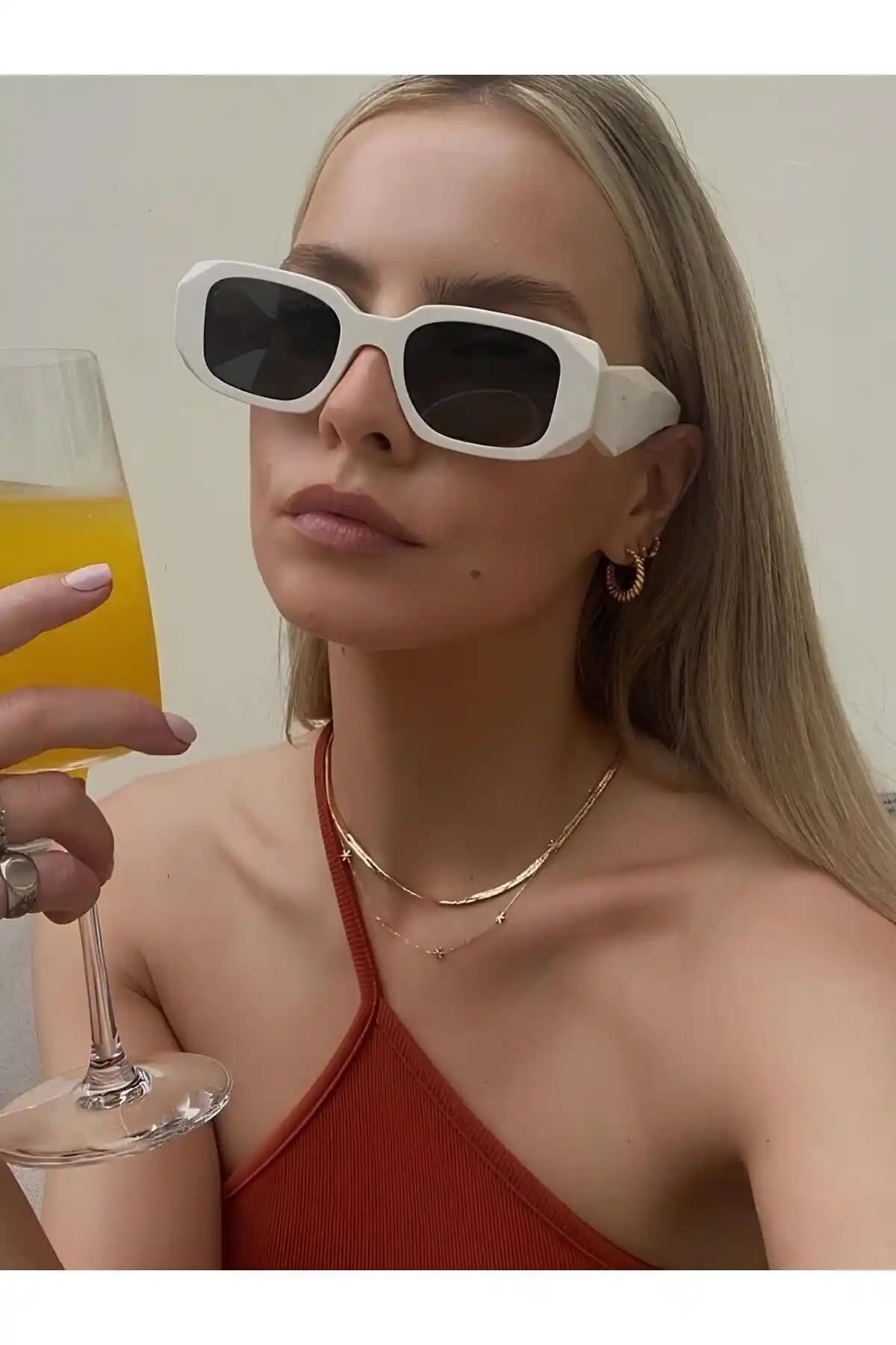 Macerati Unisex Vintage Jenner's Beyaz Güneş Gözlüğü: Estetik ve Koruma Bir Arada