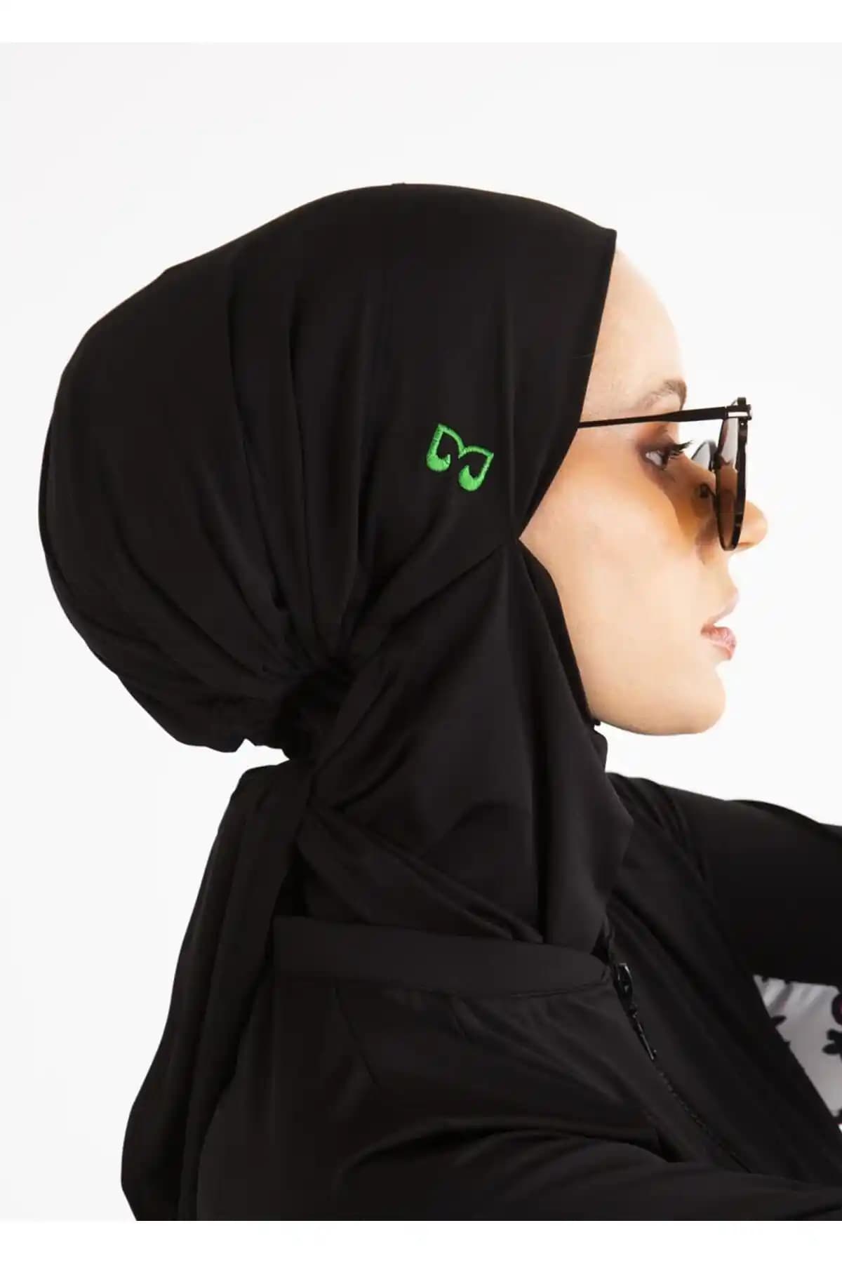 Mayovera Yeşil Logo Nakışlı Tesettür Deniz Bone: Şık ve Konforlu Tesettür Aksesuarı