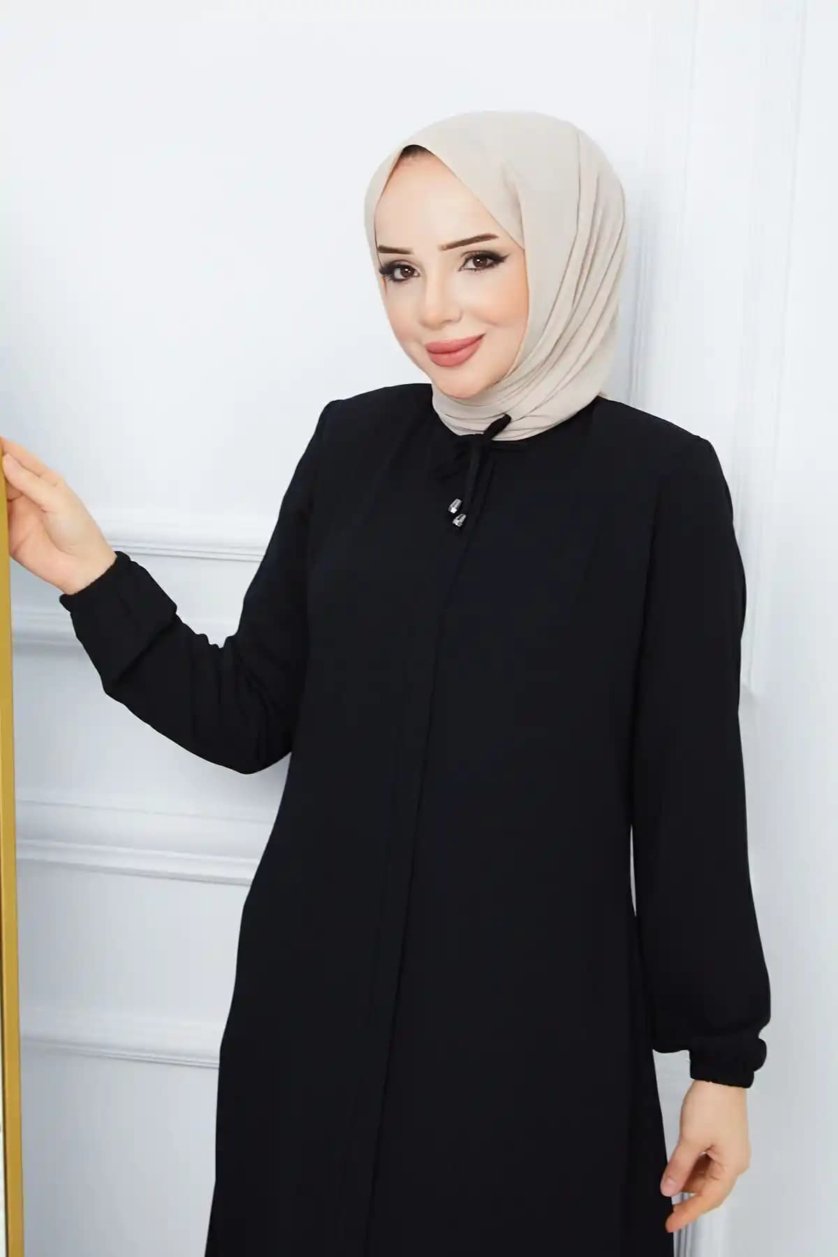 MODA ESRE FASHION Siyah Krep Ferace Günlük ve Şık Kullanım İçin Uygun Tasarım