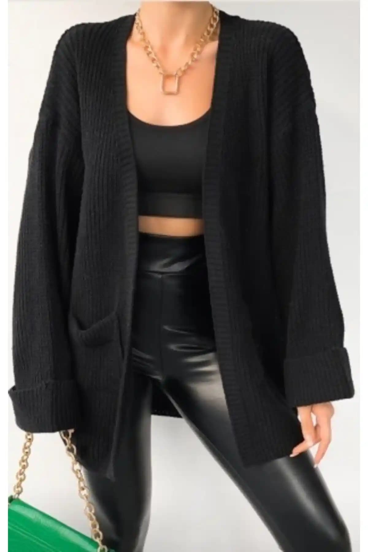 Nazende Stil Kadın Kadife Cepli Salaş Triko Hırka Günlük Kullanım İçin Şık ve Rahat Bir Seçenek