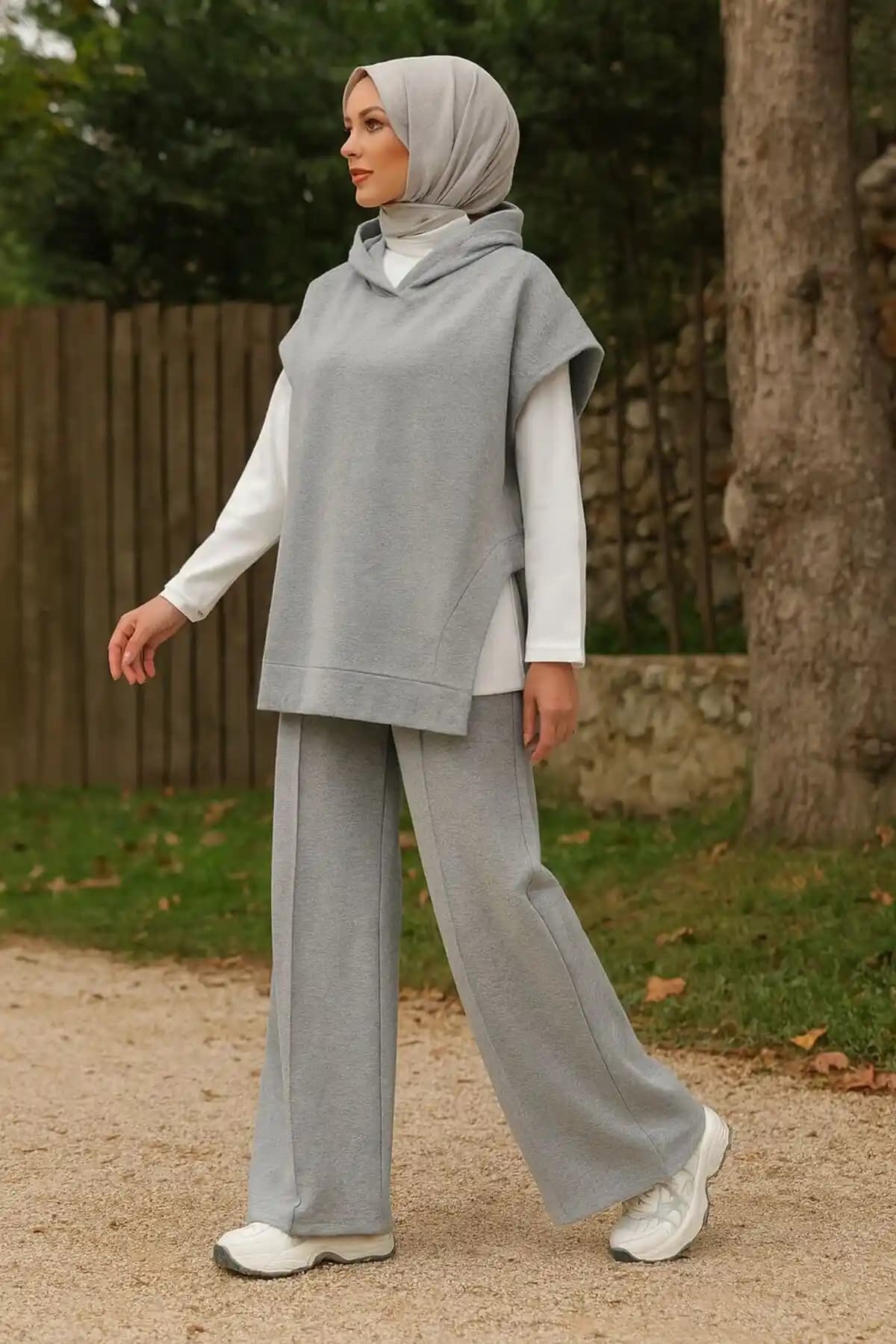 Onlymoon Kadın Gri 3 İplik Spor Takım: Modern ve Fonksiyonel Tasarımın Günlük Kullanıma Uygunluğu