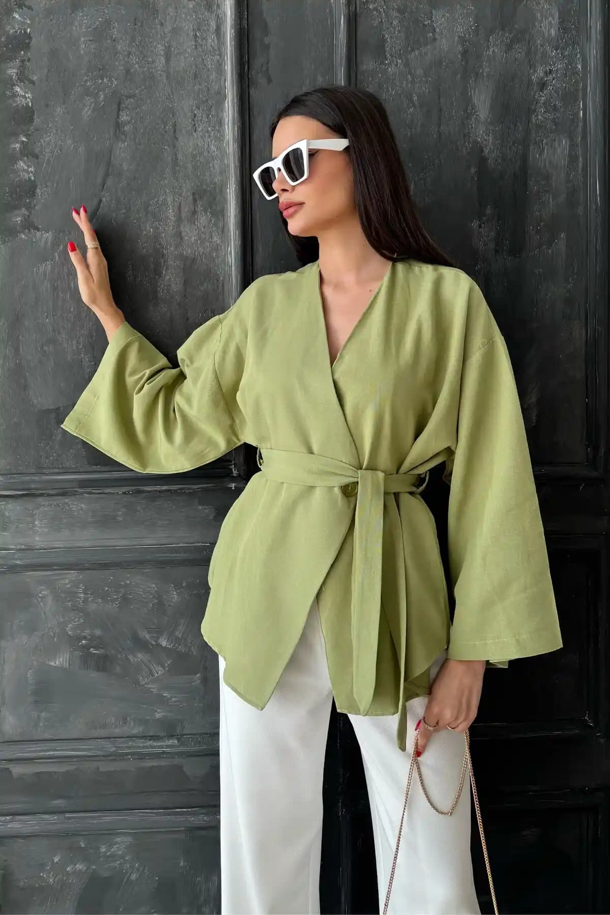 Oshebu Yeşil Kadın Kemerli Kimono: Modern ve Konforlu Günlük Giyim Parçası