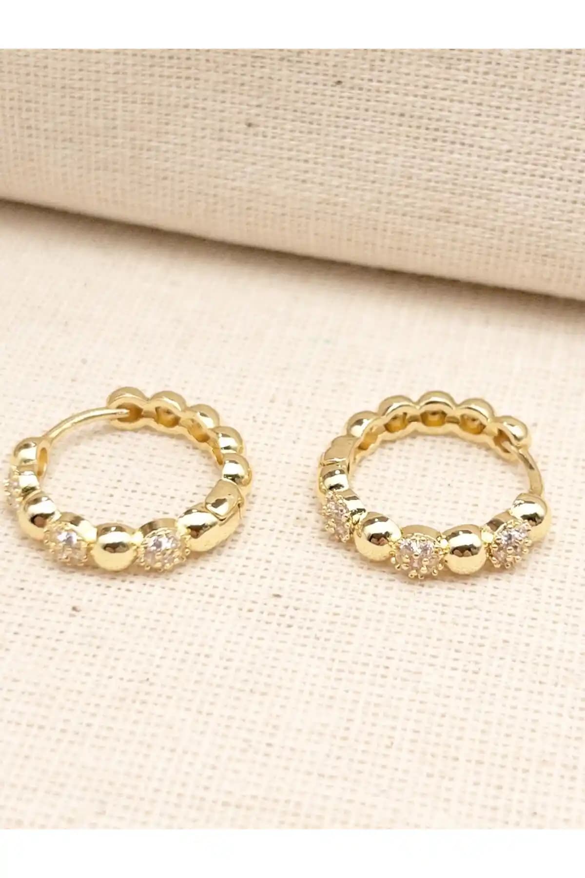 Siya Silver Özel Seri Zirkon Taşlı Çelik Küpe: Dayanıklı ve Şık Tasarım