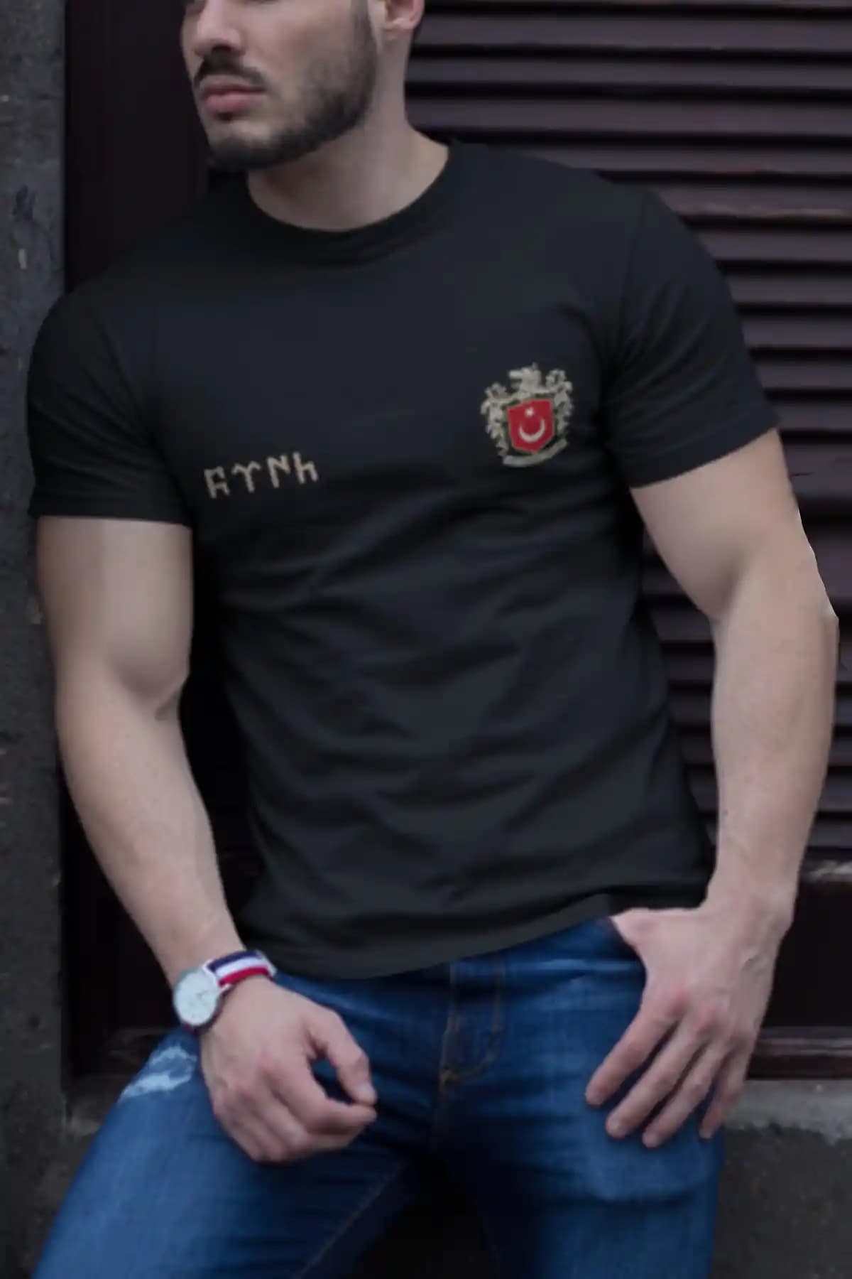 Türk Bayrağı ve Bozkurt Sembolüyle Milli Gururu Yansıtan Konforlu T-shirt Modelleri