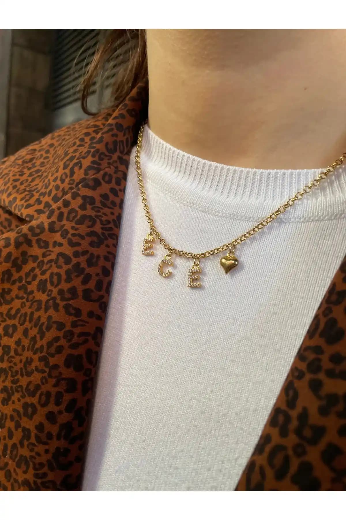 Vona Atelier Kişiye Özel İsimli Çelik Kolye Modern ve Zarif Tasarım