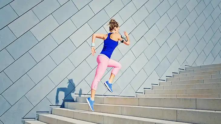 Atletik Bacak Yapısına Uygun Doğal Kumaşlı Pantolon Seçenekleri ve Kesim Önerileri