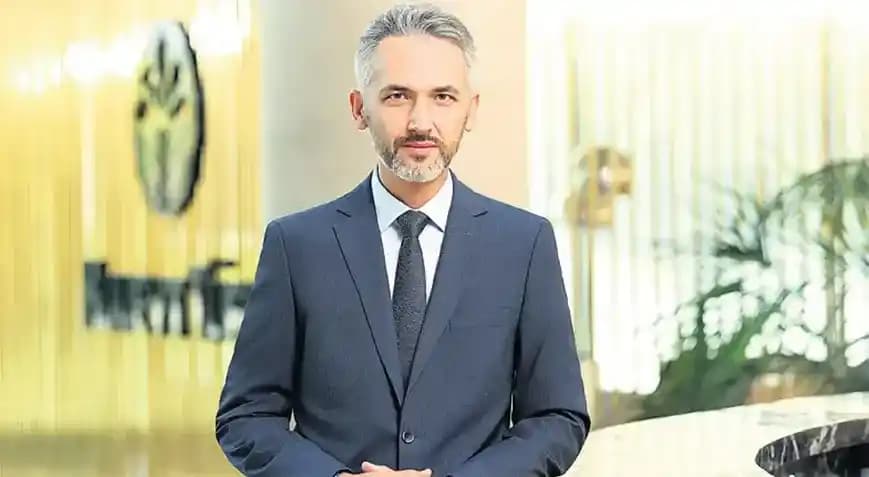 Kadın Modasında İş Ortamına Uyum Sağlama ve Günlük Stil Çözümleri