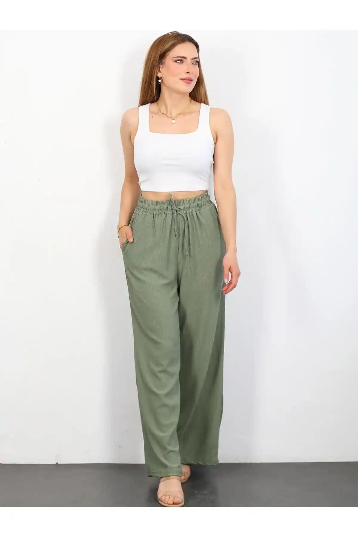 Kadın Modasında Rahatlık ve Stil Dengesi: Pantolon, İç Giyim, Deri Ceket ve Aksesuar Seçimleri