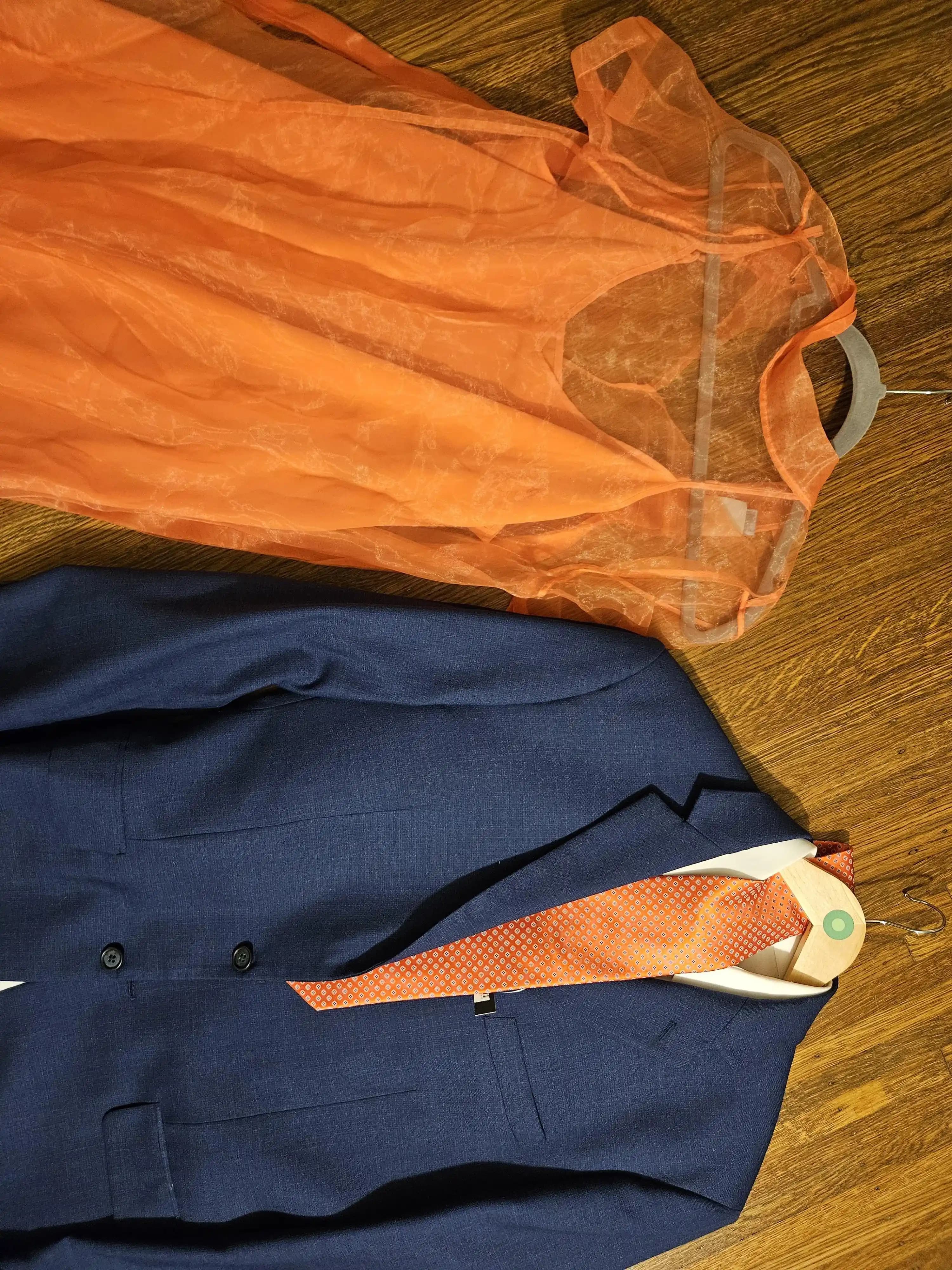 Kravat ve Elbise Uyumu: Renk Seçimi ve Stil Dengesi Üzerine Profesyonel Rehber