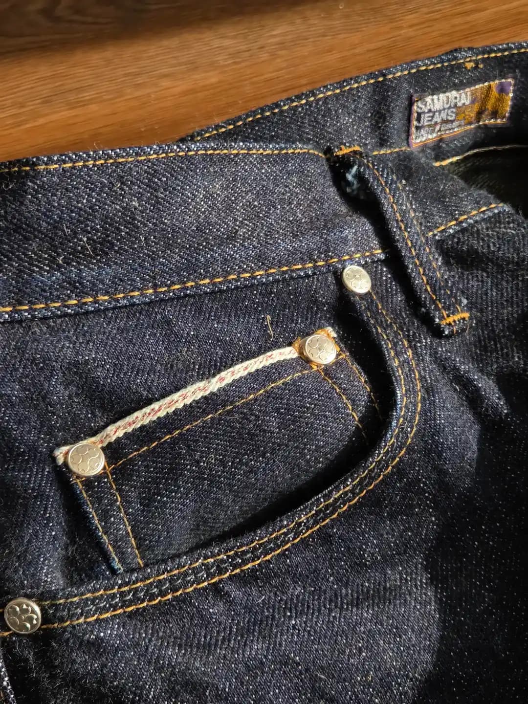 Samurai S003JP21oz YAMATO 21oz Raw Denim: Düşük Bel Slim Taper Kesim ve Tasarım Özellikleri