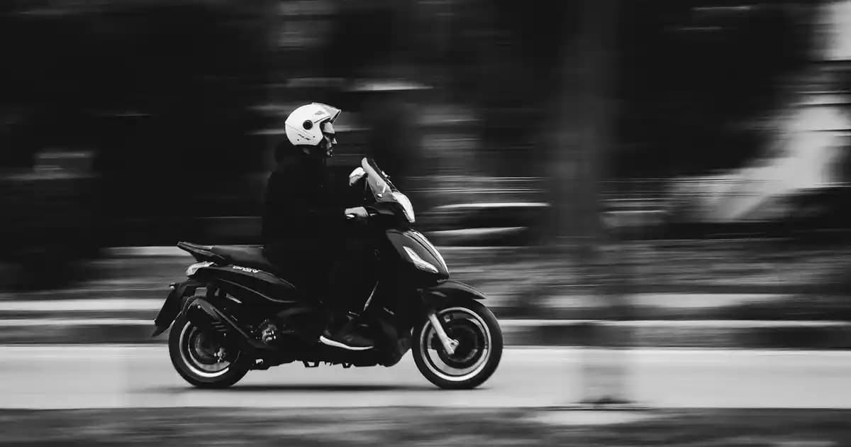 Askılı Yırtmaçlı Elbise Trendleri ve Kombinasyon İpuçları 2024