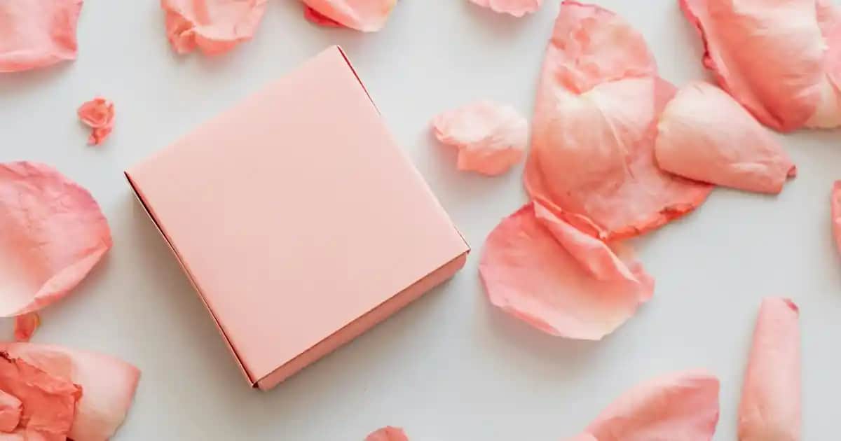 Buz Mavisi Mom Jean Nedir ve Moda Trendlerinde Nasıl Kombinlenir