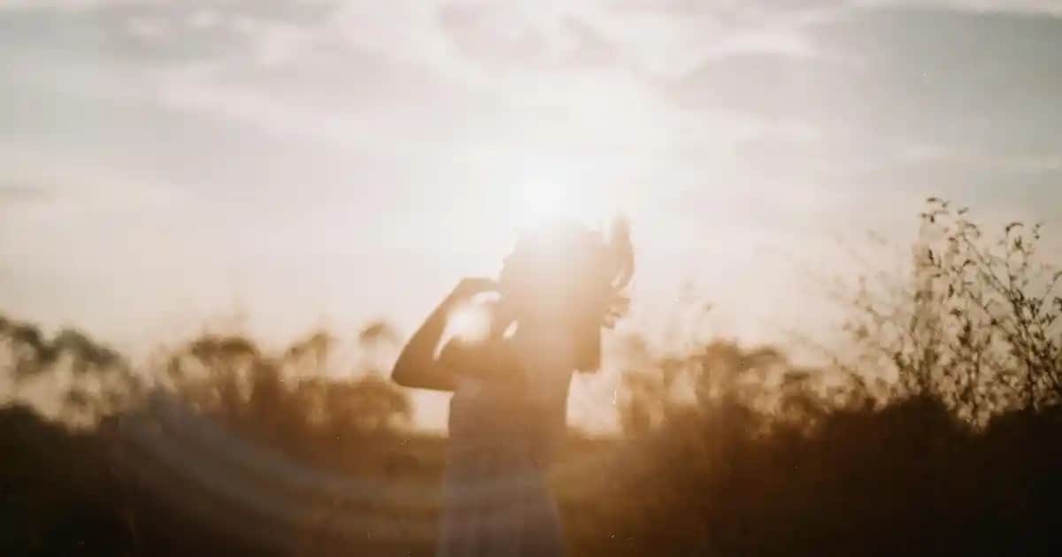 Denim Kot Pantolonlar: Moda Dünyasında Zamansız ve Çok Yönlü Bir Giyim Parçası