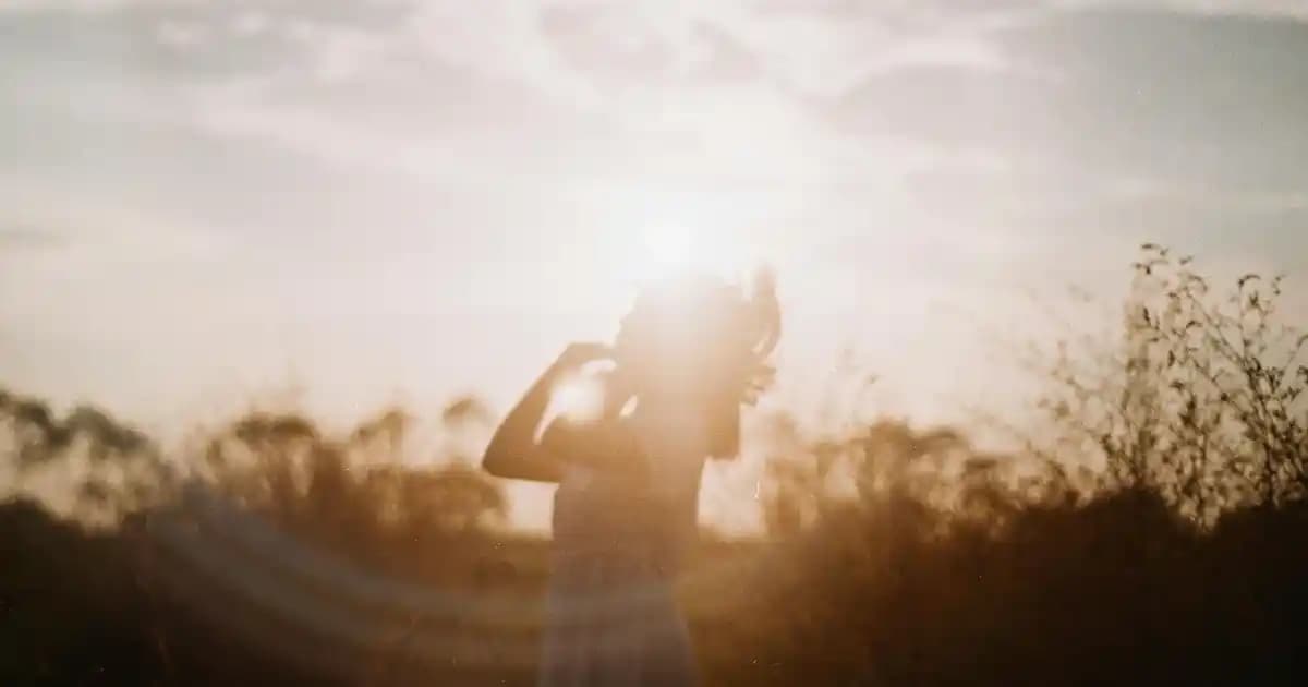 Denim Kot Pantolonlar: Moda Dünyasında Zamansız ve Çok Yönlü Bir Giyim Parçası