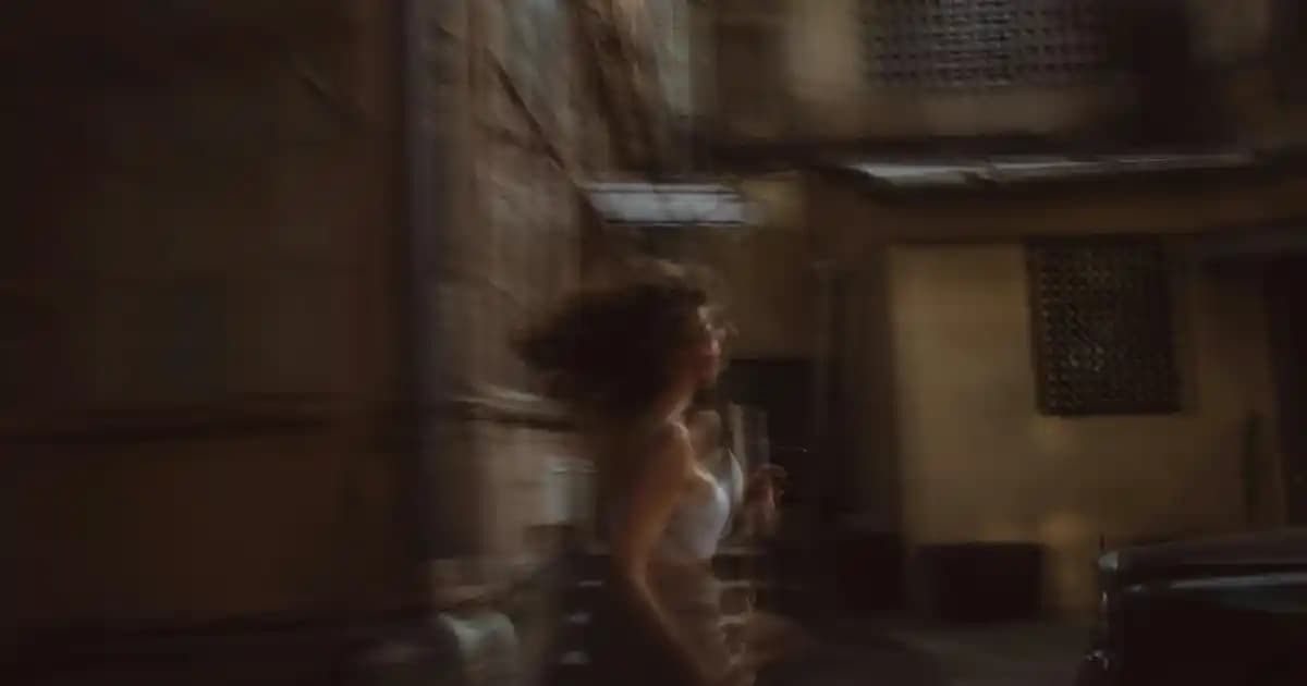 Kadınlar İçin Kısa Mont Seçenekleri: Şıklık ve Pratikliği Bir Arada Sunan Modeller