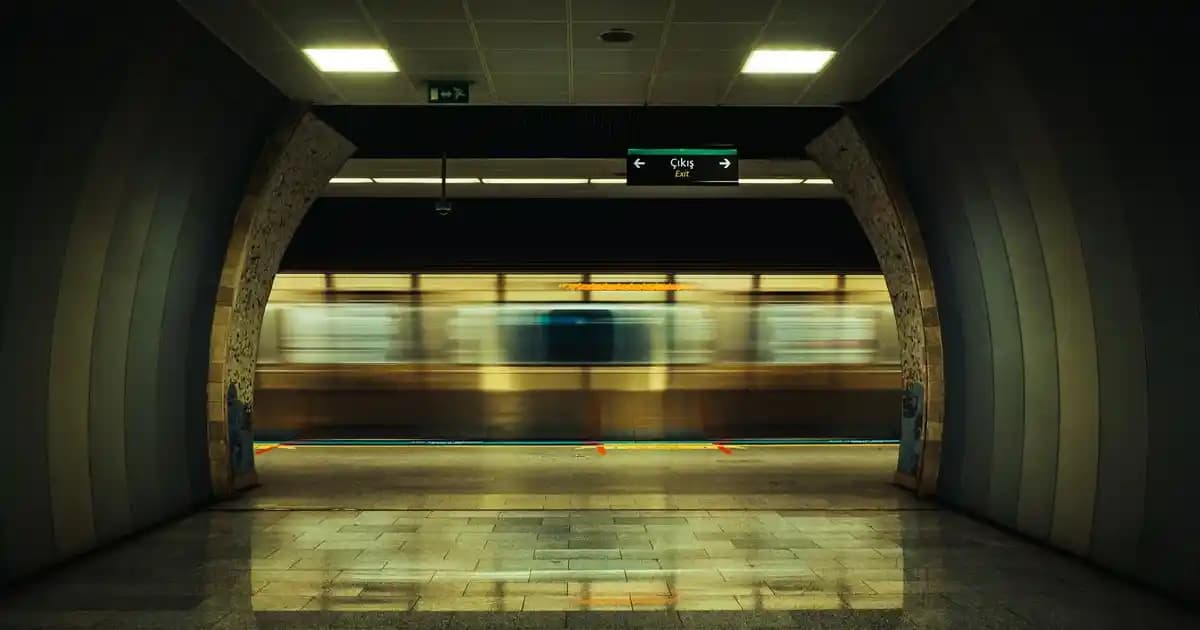 2025'te Kısa Kollu Uzun Elbiselerle Şıklığınızı Zirveye Taşıyın