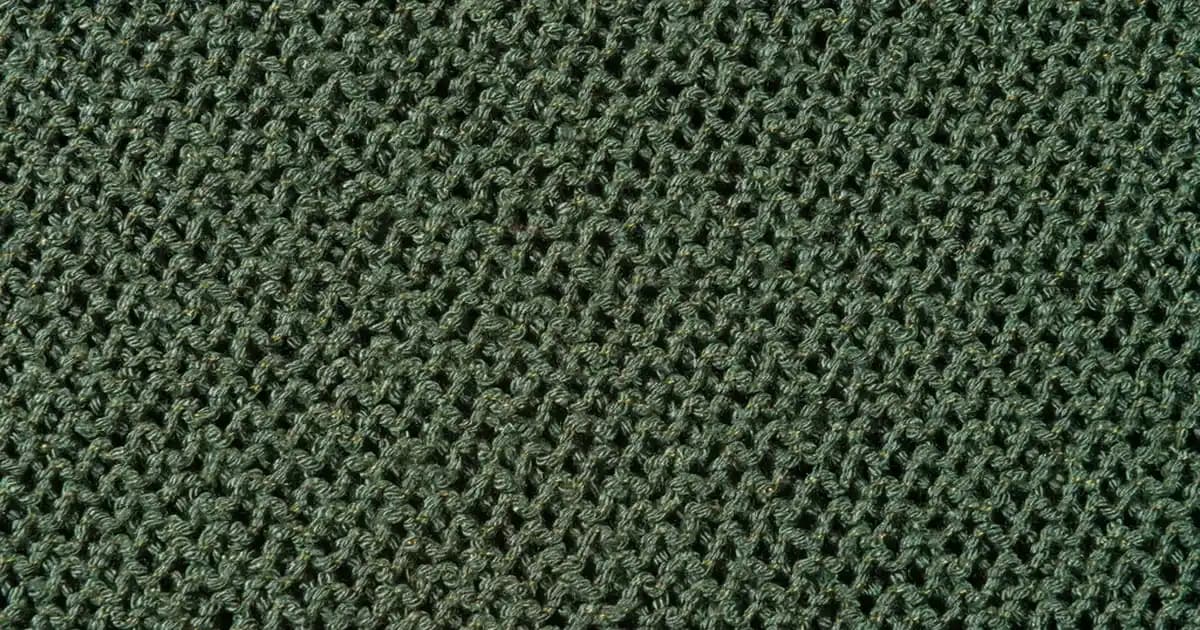 Lacivert Çizgili Pantolonlar: Şıklık ve Rahatlığın Bir Arada Sunulduğu Moda Parçası