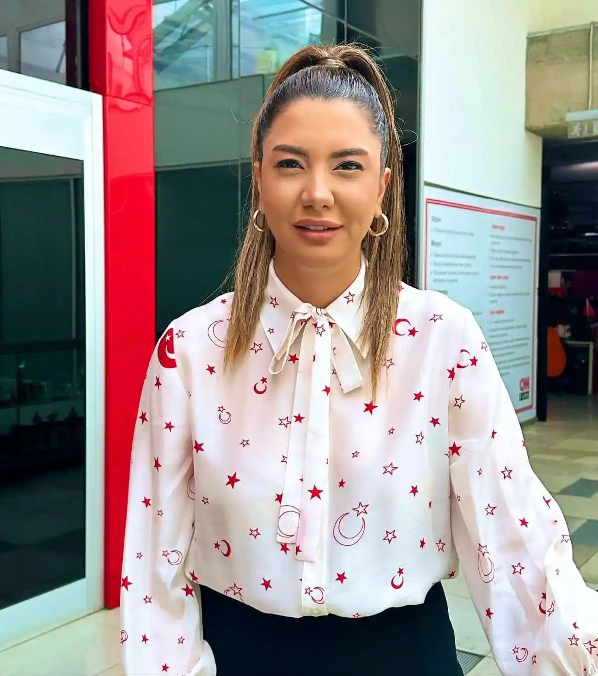 29 Ekim Türkiye Cumhuriyet Bayramı için şık ve anlamlı giyim ve aksesuar kombinleri