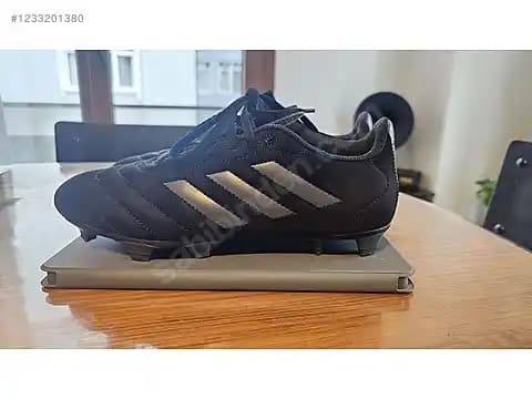 Adidas 39 Numara Kramponlar: Performansı Artıran En Uygun Futbol Ayakkabıları