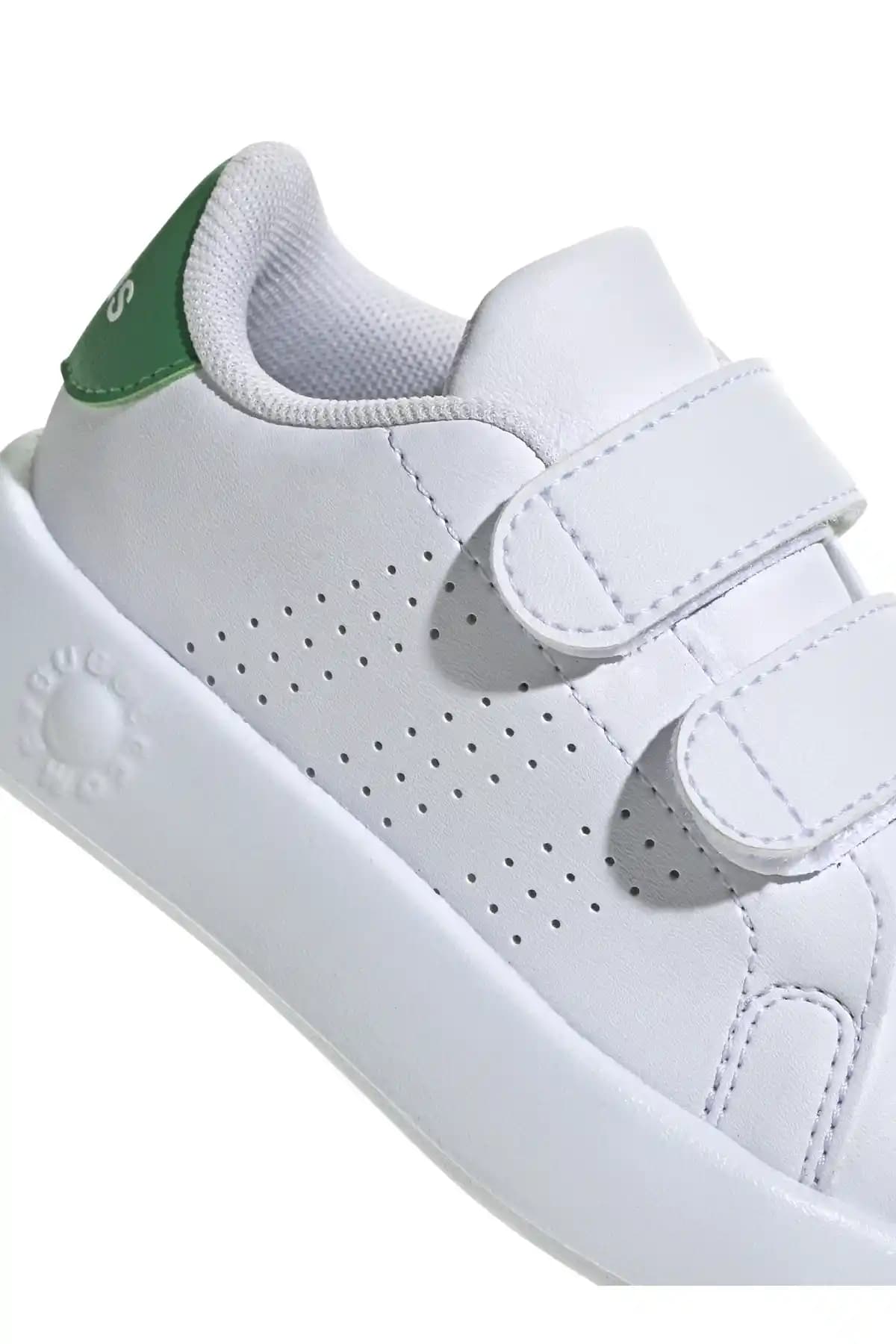 Adidas Beyaz Bebek Ayakkabısı: Konfor ve Şıklığı Bir Arada Sunan Modeller