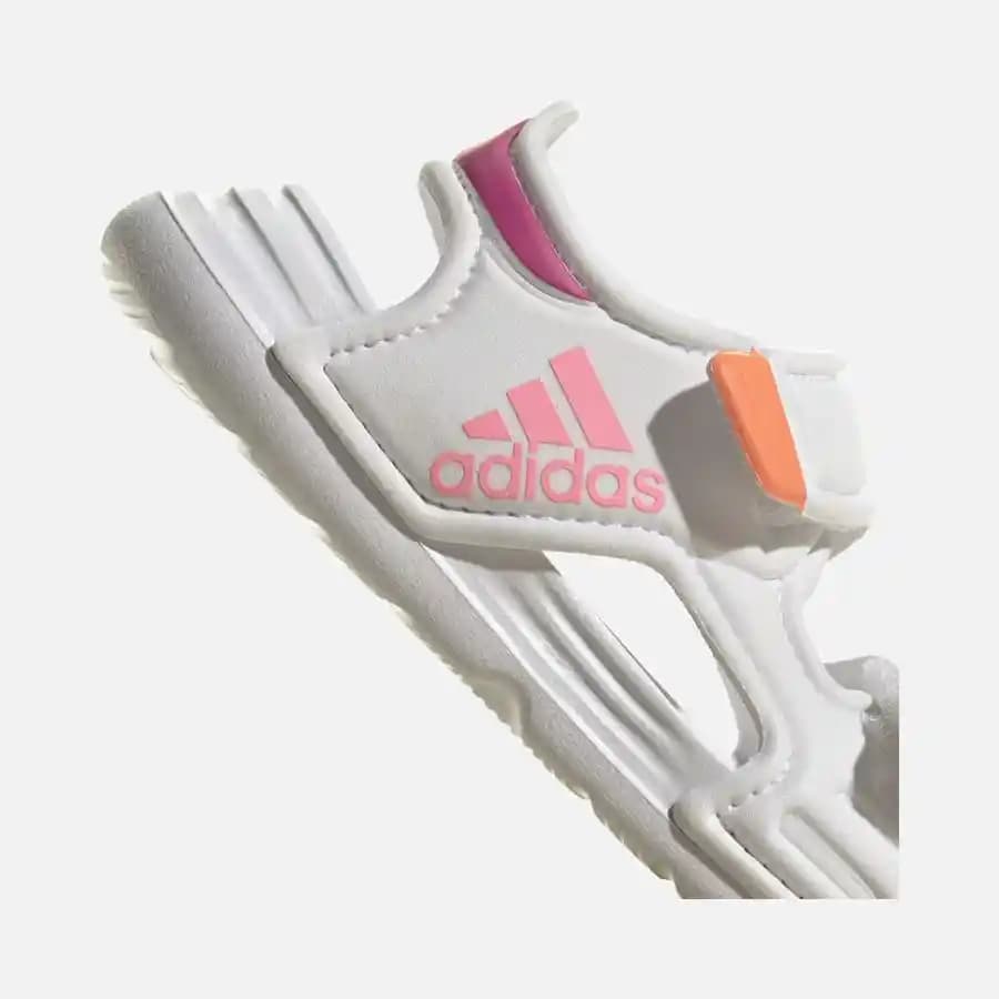Adidas Kız Bebek Sandaletleri: Rahat ve Şık Tasarımlarla Yaz Aylarında Güvenle Giyilebilir