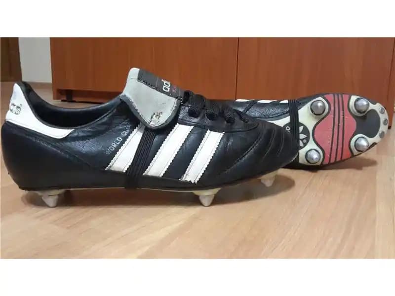 Adidas Klasik Kramponlar: Dayanıklı ve Şık Futbol Ayakkabıları ile Performansınızı Artırın