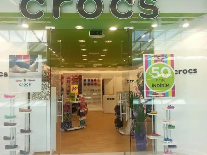 Akasya Crocs Mağazasıyla Konfor ve Şıklığı Bir Arada Sunan Ayakkabı Seçenekleri