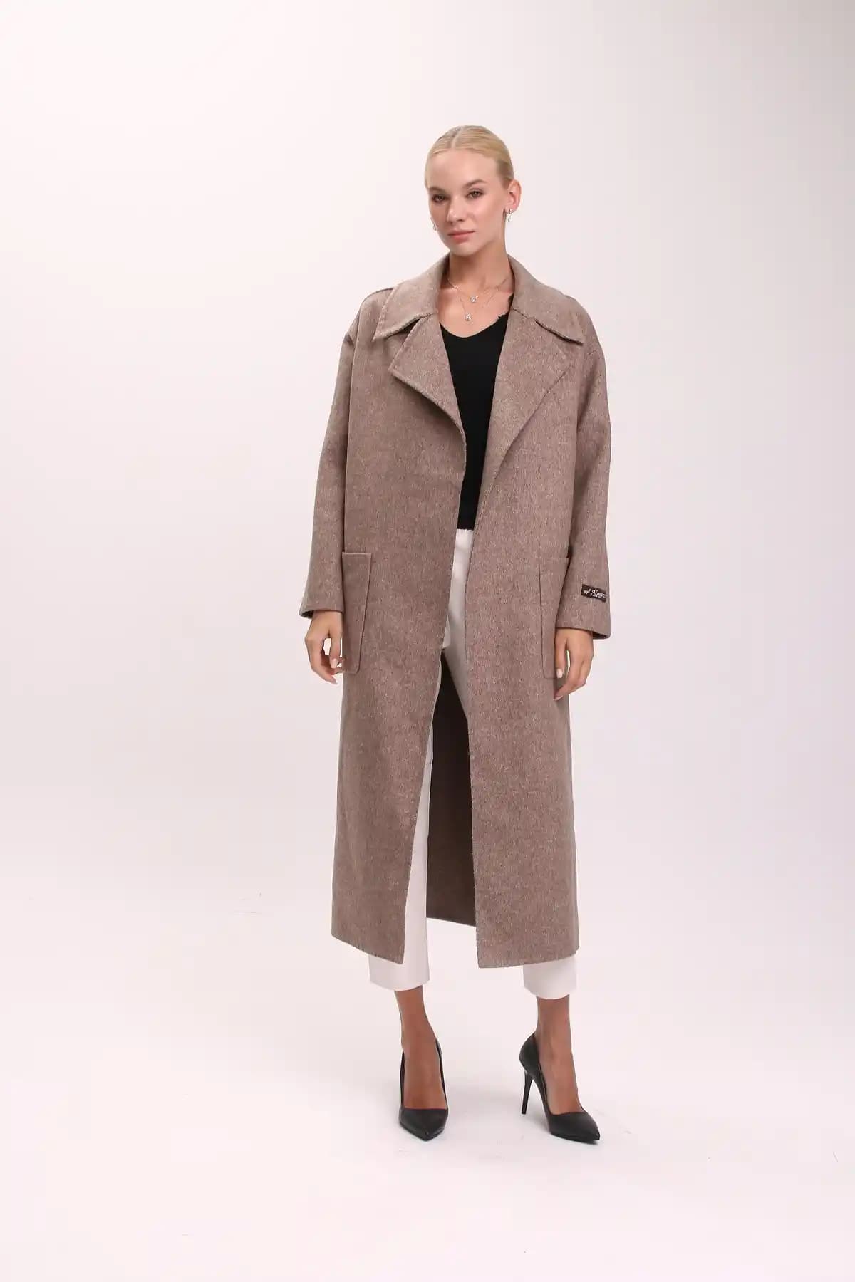 Alpaka Kaban Nedir ve Neden Moda Dünyasında Popüler Bir Seçenek Oluyor