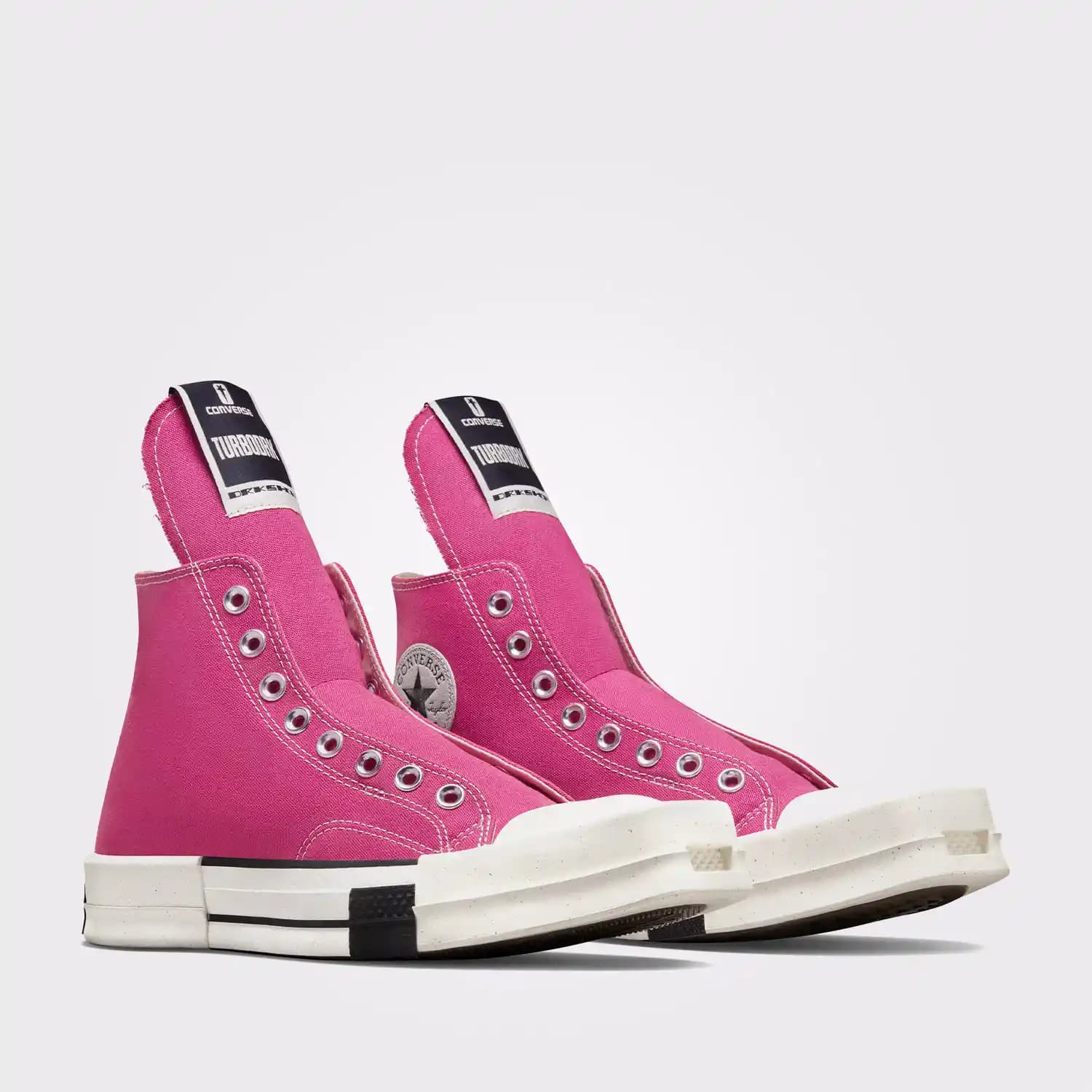 Bağcıksız Converse Modelleriyle Günlük Şıklık ve Konforu Yakalayın
