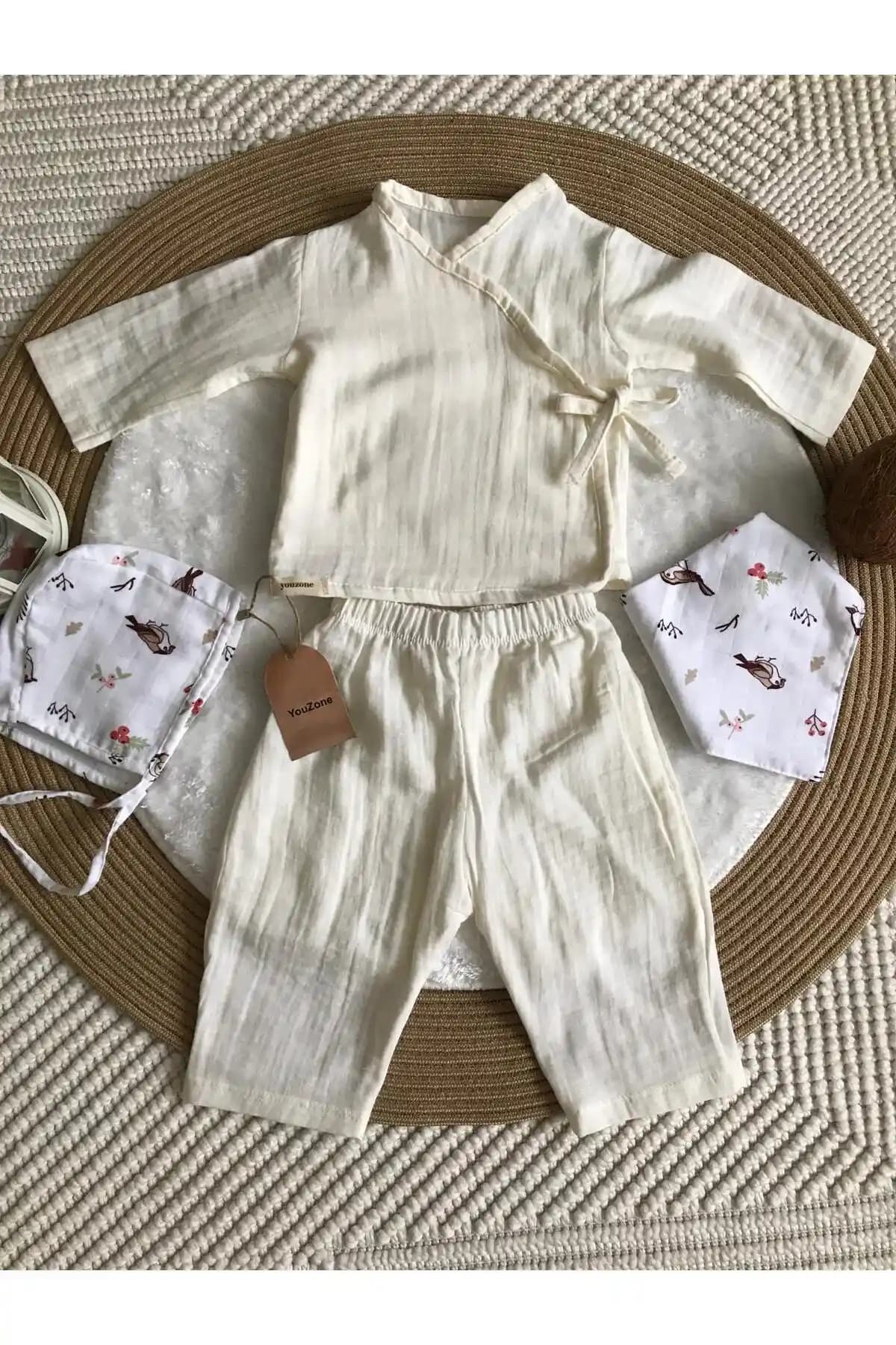 Bebek Kimono: Geleneksel ve Modern Tasarımlarla Konfor ve Şıklık Sunan Bebek Giyim Seçenekleri