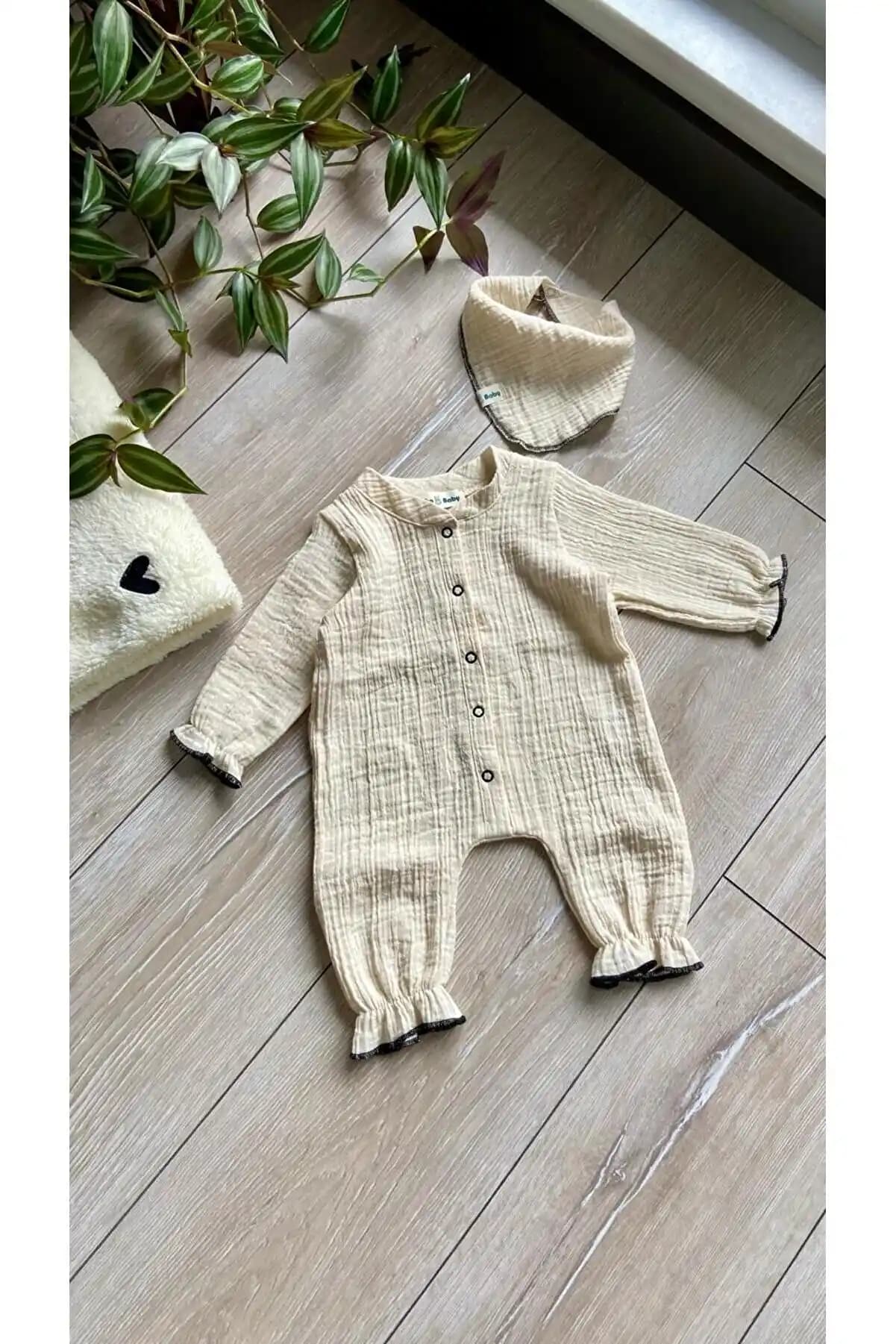 Bebek Müslin Tulumları: Konfor ve Şıklığın Bir Arada Sunulduğu Bebek Giyim Seçenekleri