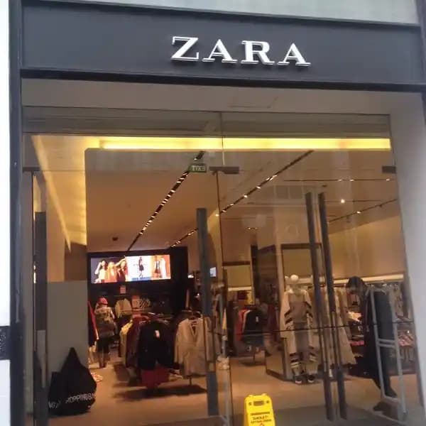Beyoğlu'nda Zara Mağazası: Moda ve Trendlerin Merkezi Noktası