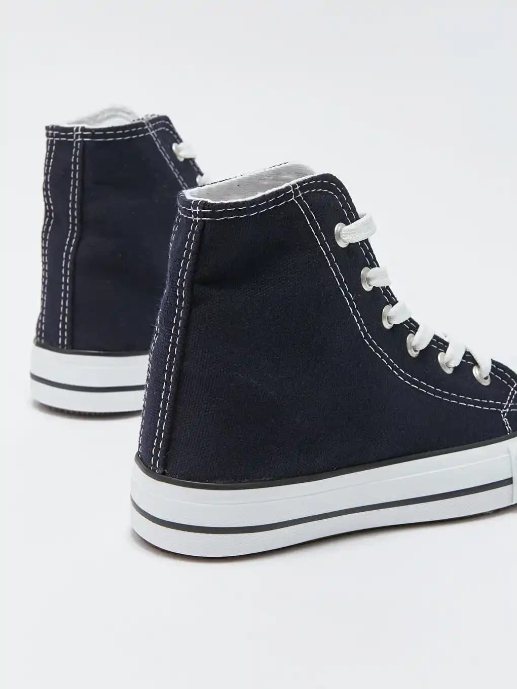 Bilekli Ayakkabılar: Modern Tasarımlar ve Fonksiyonelliğin Güncel Trendleri