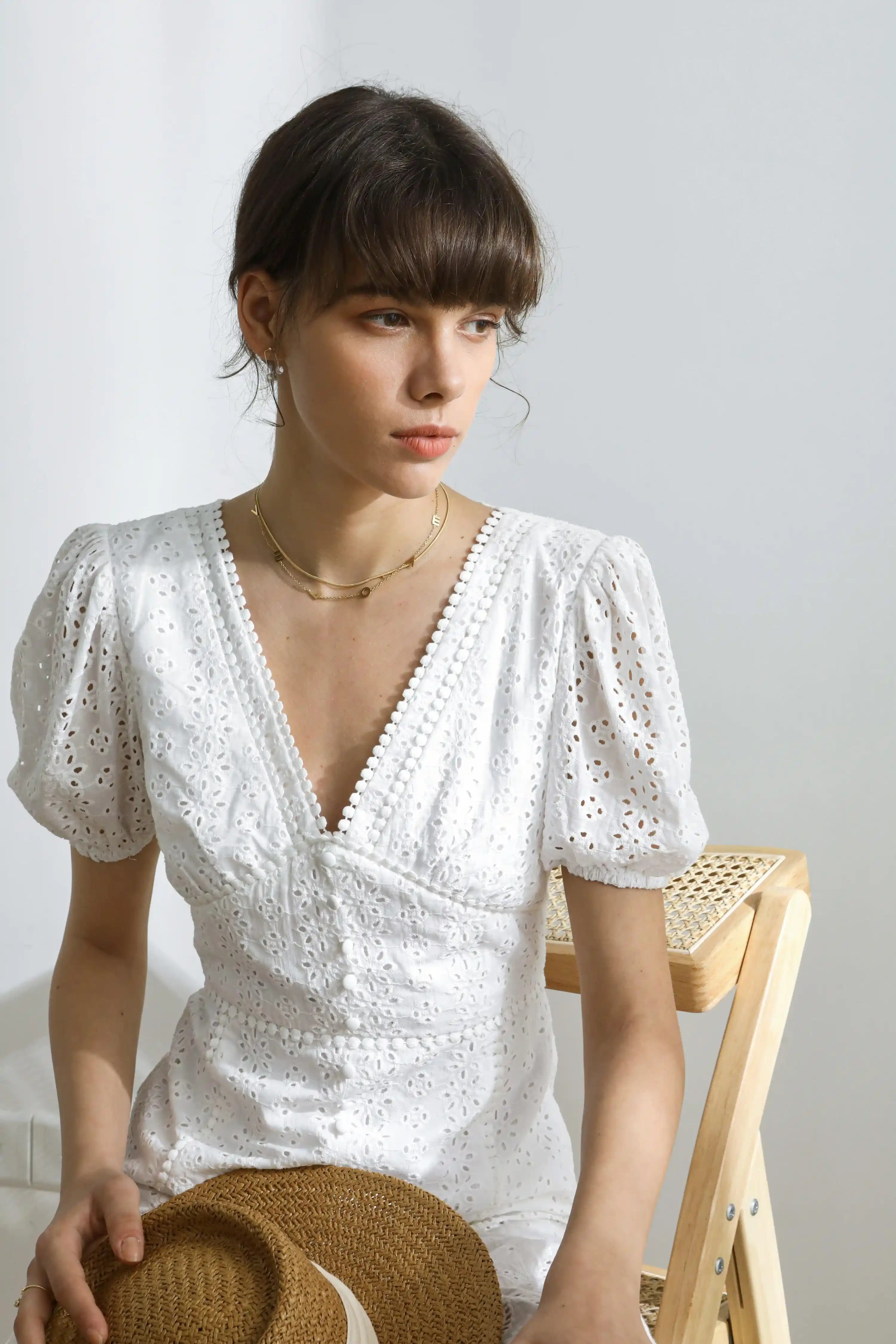 Broderie Anglaise Nedir, Özellikleri ve Moda Trendlerindeki Yeri Hakkında Detaylı Bilgi