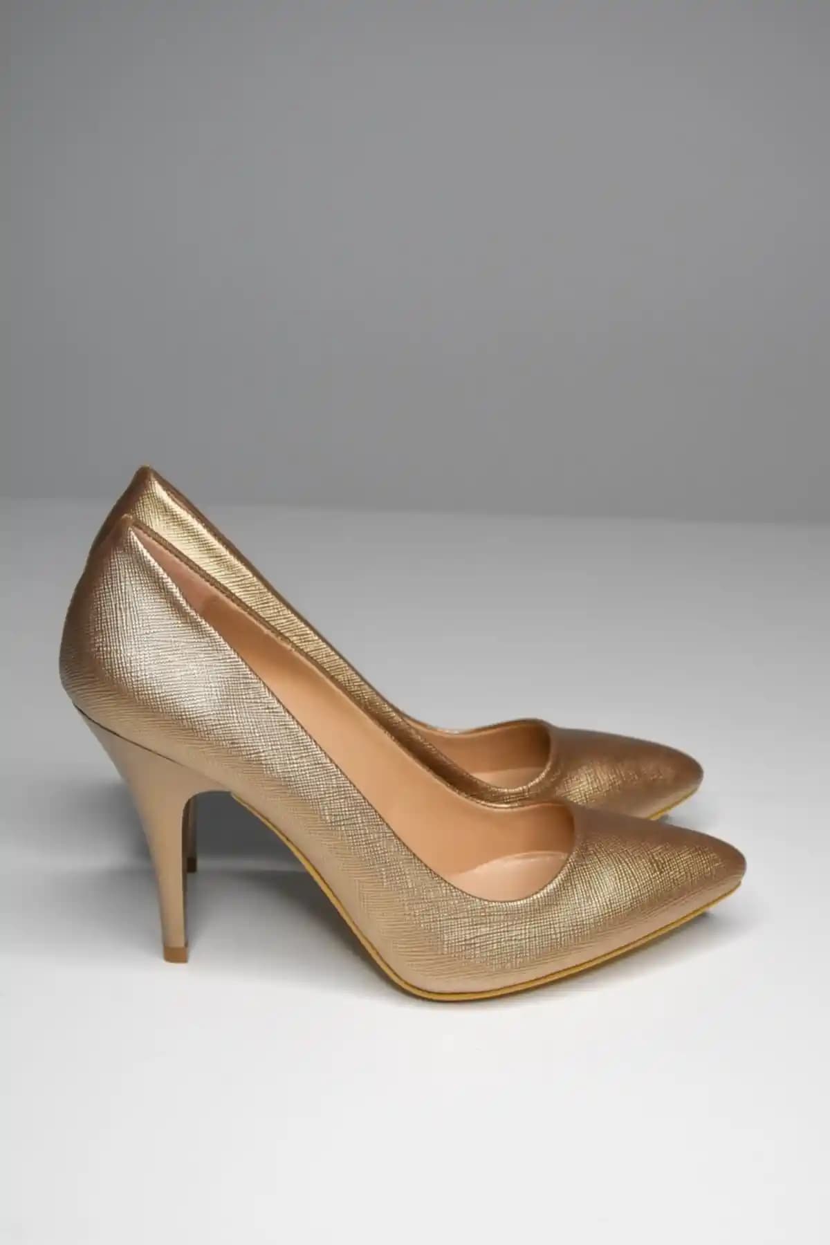 Bronz Abiye Ayakkabılarla Zarafetinizi Tamamlayan Şık ve Modern Seçenekler