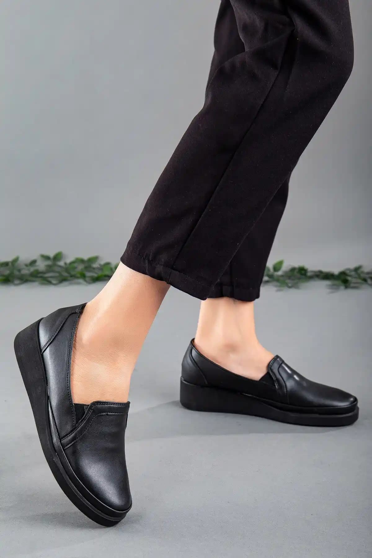 Büyükler İçin Ayakkabı Seçimi: Konfor ve Şıklığı Bir Arada Sunan Tavsiyeler