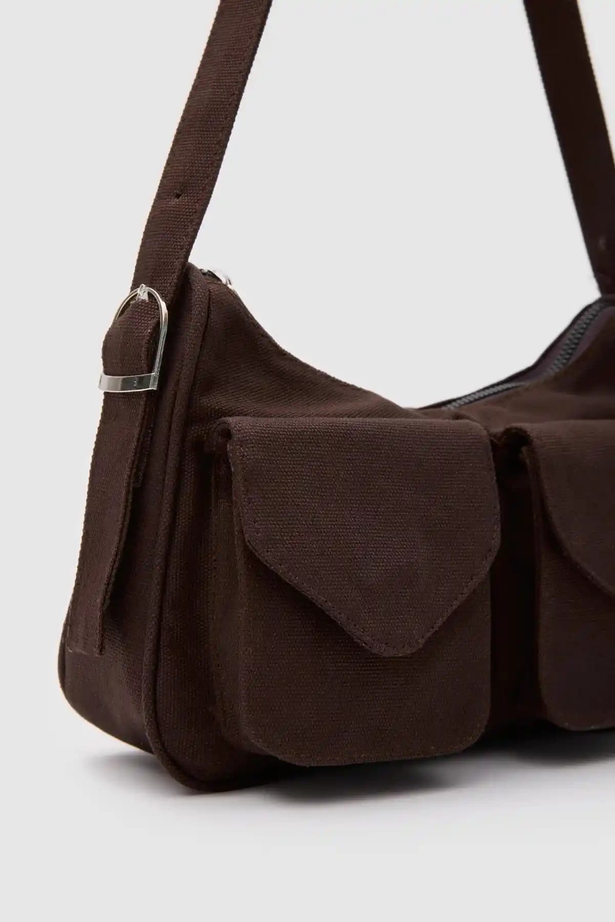 Cepli Çantalar Modada Pratiklik ve Şıklığın Birleştiği Güncel Trendler