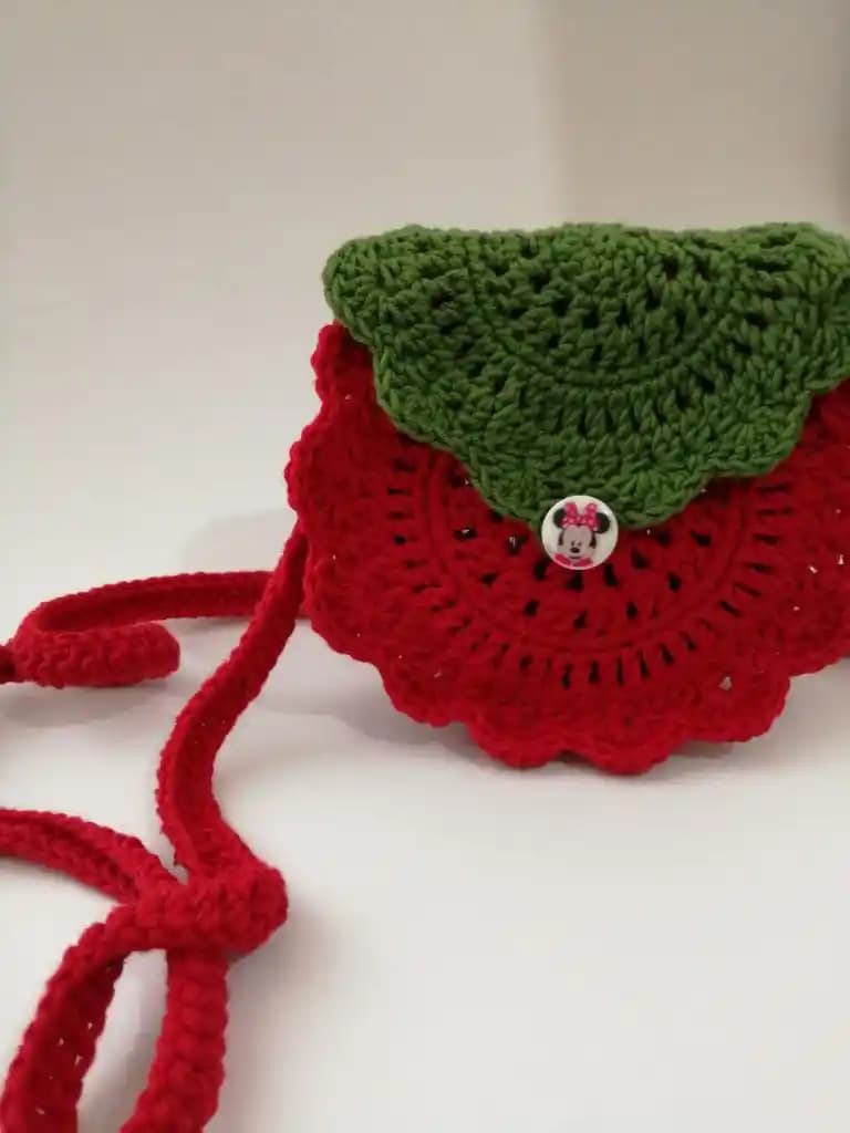 Çilekli Çanta Modası: Renkli ve Eğlenceli Aksesuar Seçenekleri