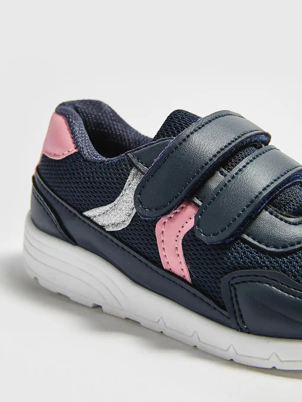 Cırtlı Ayakkabılar: Günümüzde Moda ve Konforun En İyi Buluşması