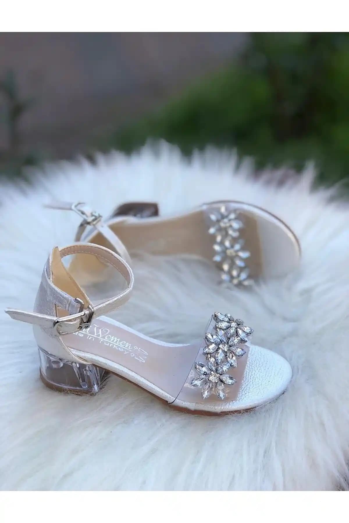 Çocuklar İçin Topuklu Ayakkabı Seçerken Sağlık ve Moda Dengesi Nasıl Sağlanır