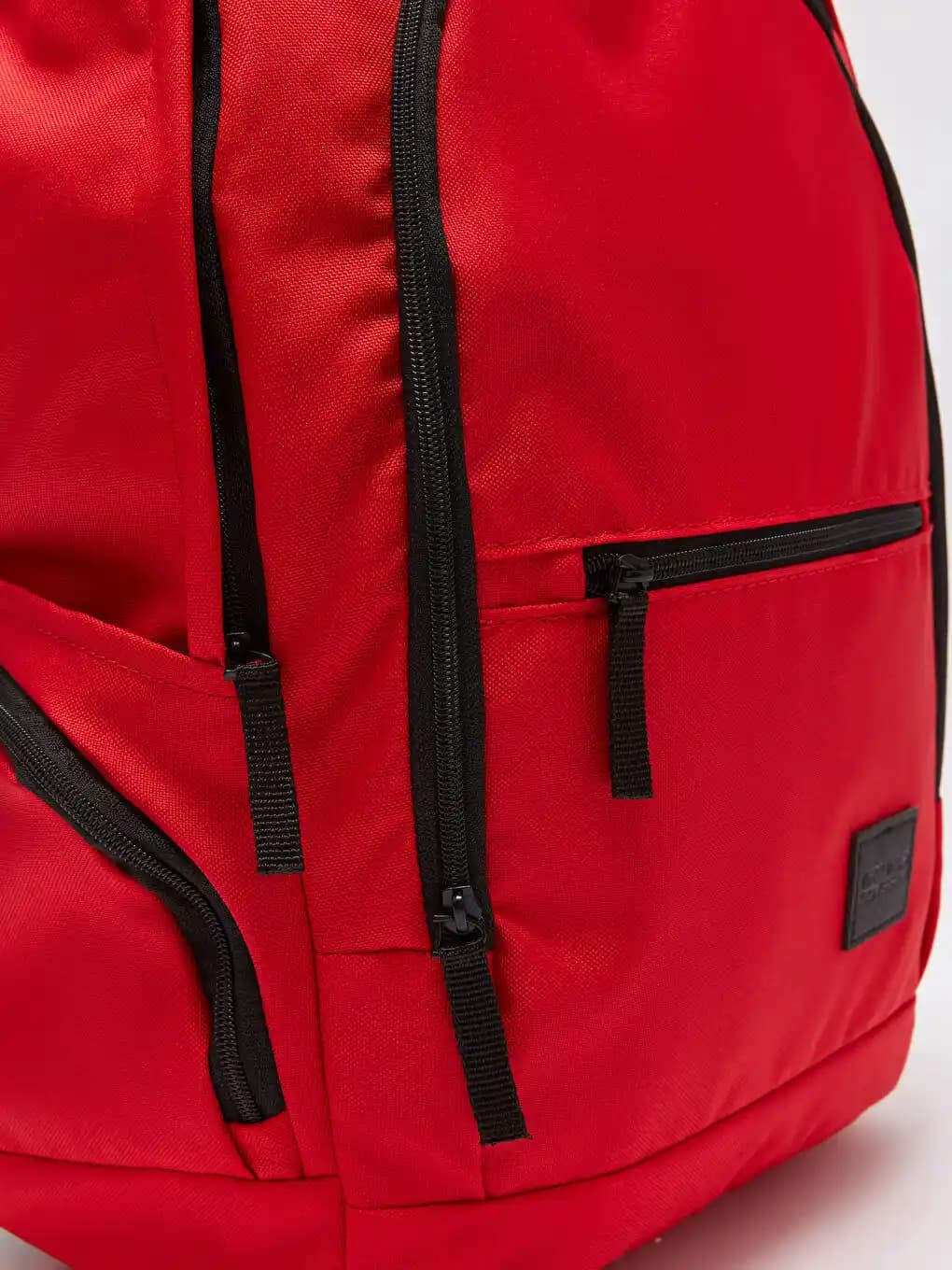 Çok Cepli Sırt Çantası: Günümüz Modasında Pratiklik ve Şıklığın Buluştuğu Favori Seçenek