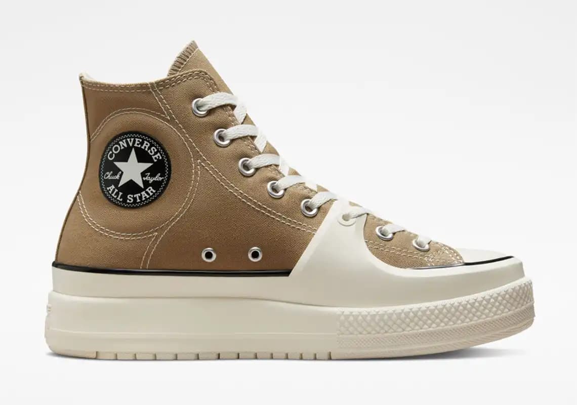Converse Construct: Günümüz Modasında Şıklık ve Fonksiyonelliği Bir Arada Sunan Sneakerlar