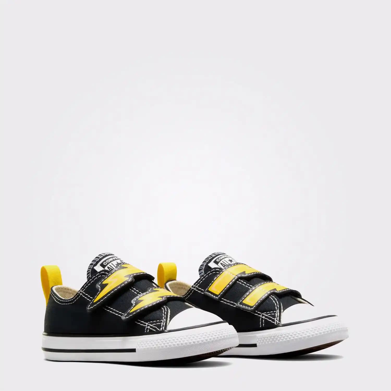 Converse Erkek Çocuk Ayakkabıları: Şıklık ve Konfor Sunan En İyi Seçenekler