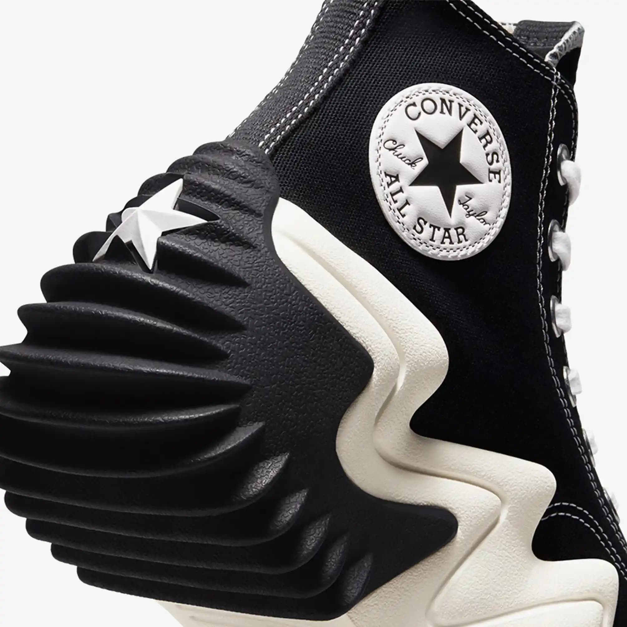 Converse Run Star Motion CX Platform: Modern Tasarım ve Teknolojiyi Buluşma Noktası