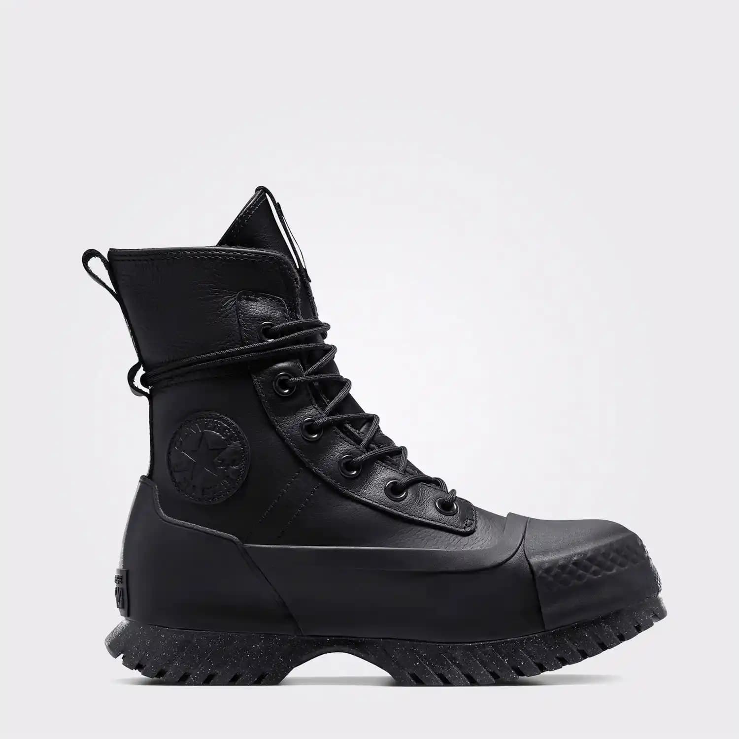 Converse Siyah Botlar: Şıklık ve Fonksiyonelliğin Buluştuğu Modern Tasarım