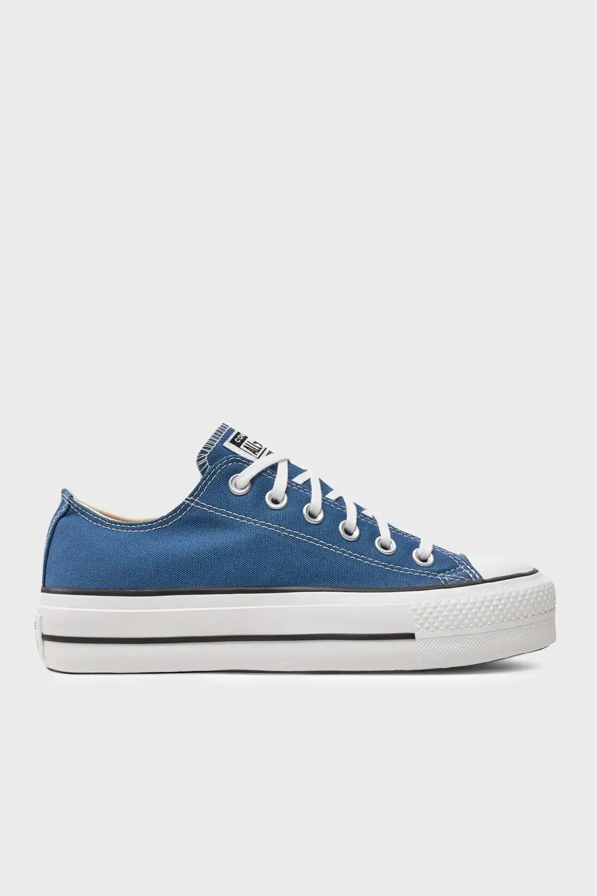 Converse Tabanlı Giyim ve Aksesuarlar: Moda ve Konforu Bir Arada Sunan Trendler